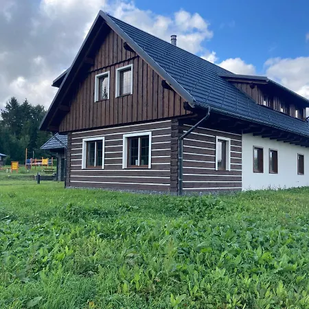 U Fibichu アパート *